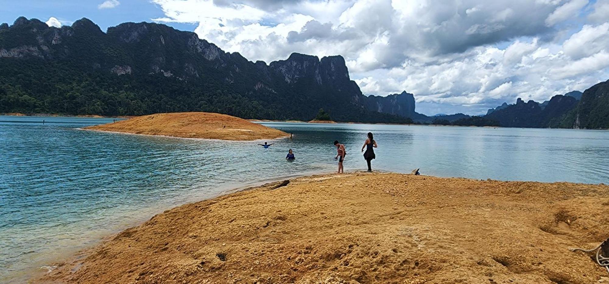 Bed and Breakfast Khaosok Happy House Khao Sok National Park Exterior foto